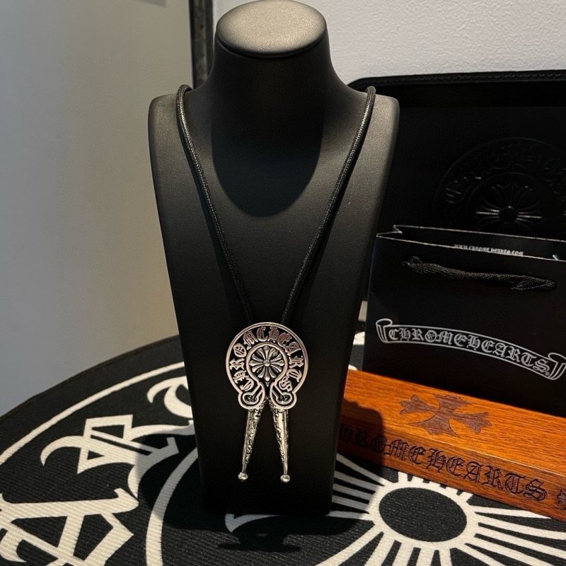 Ch*0me He**ts necklaces